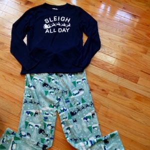 6/$20 Sleigh all day kids pj's. Size 14/16 Fuzzy fleece holiday pajamas
